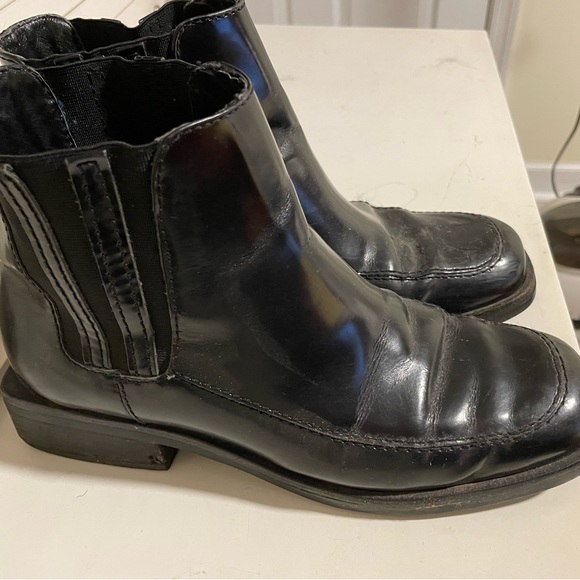 Cole Haan - chunky & substantial ankle boots. - Picture 2 of 2